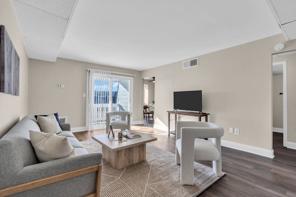 Chateau Apartments — photo 2