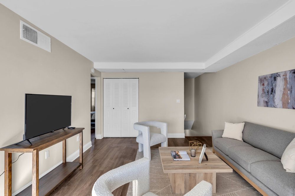 Chateau Apartments — photo 5