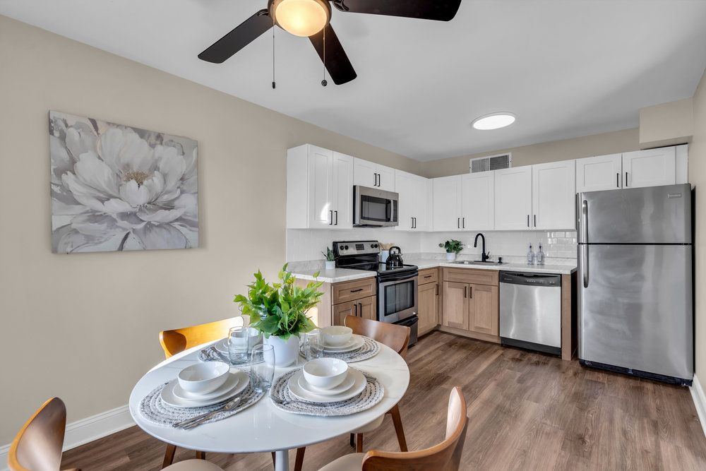 Chateau Apartments — photo 11