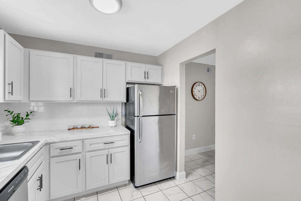 Chateau Apartments — photo 12