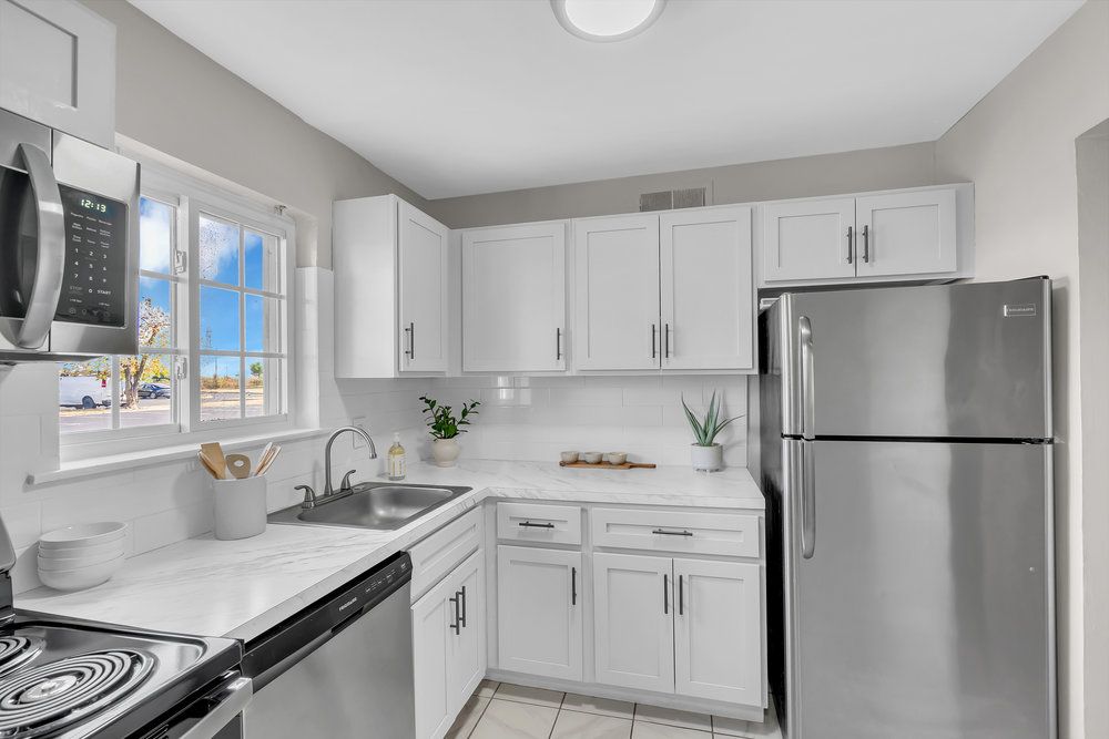 Chateau Apartments — photo 15