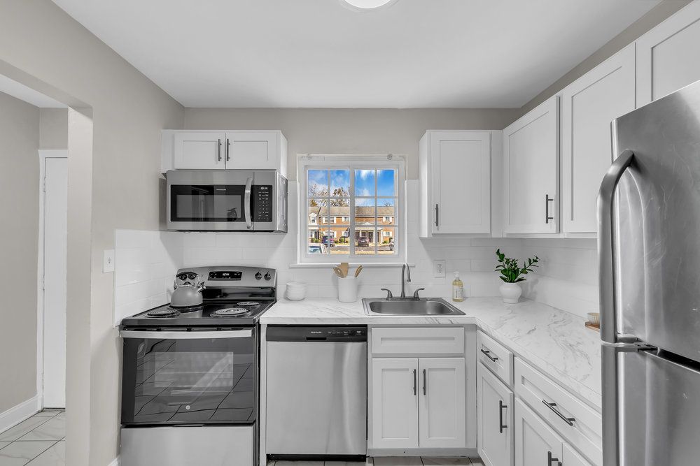 Chateau Apartments — photo 18
