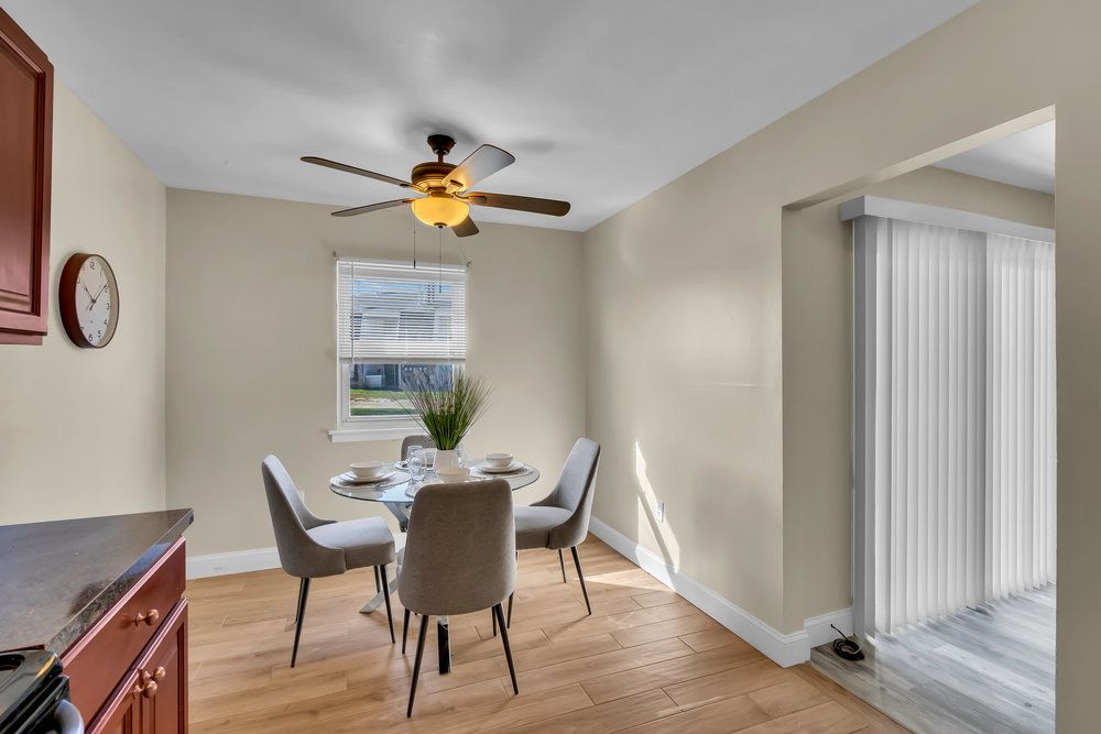 Chateau Apartments — photo 25