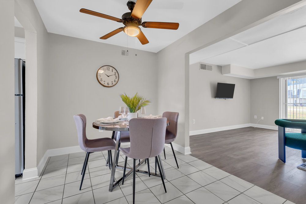 Chateau Apartments — photo 28