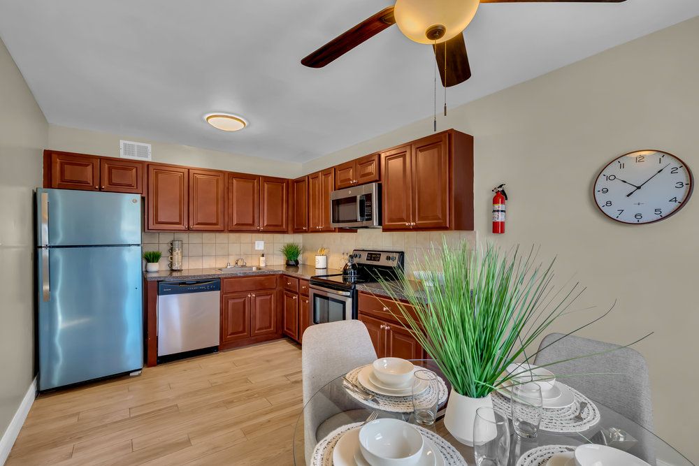 Chateau Apartments — photo 29