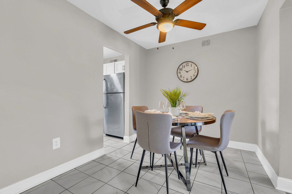 Chateau Apartments — photo 31