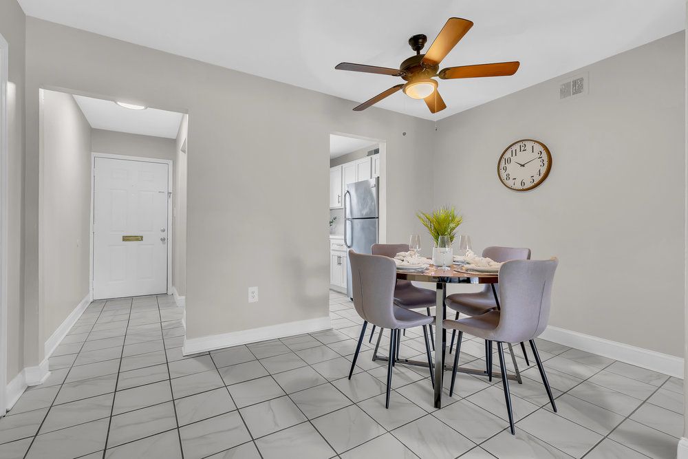 Chateau Apartments — photo 34