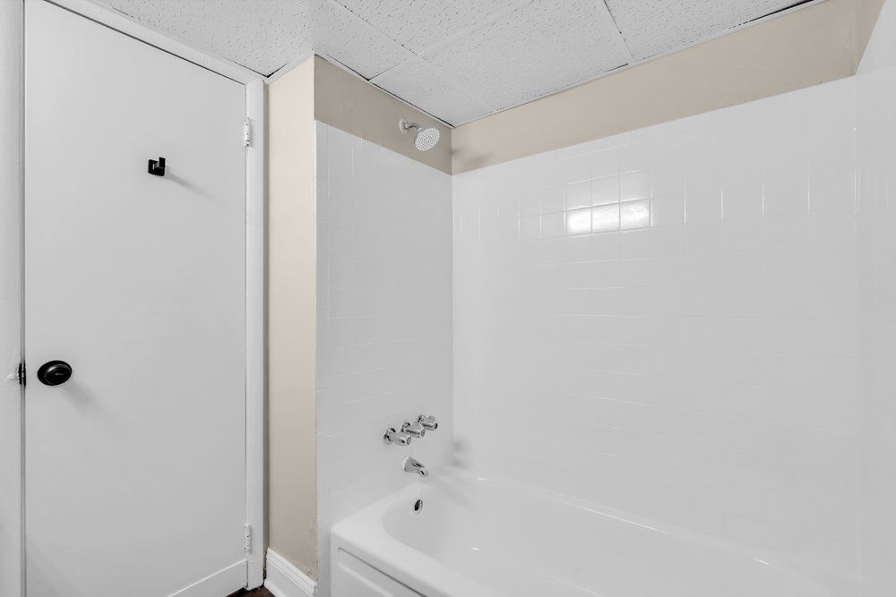 Chateau Apartments — photo 36