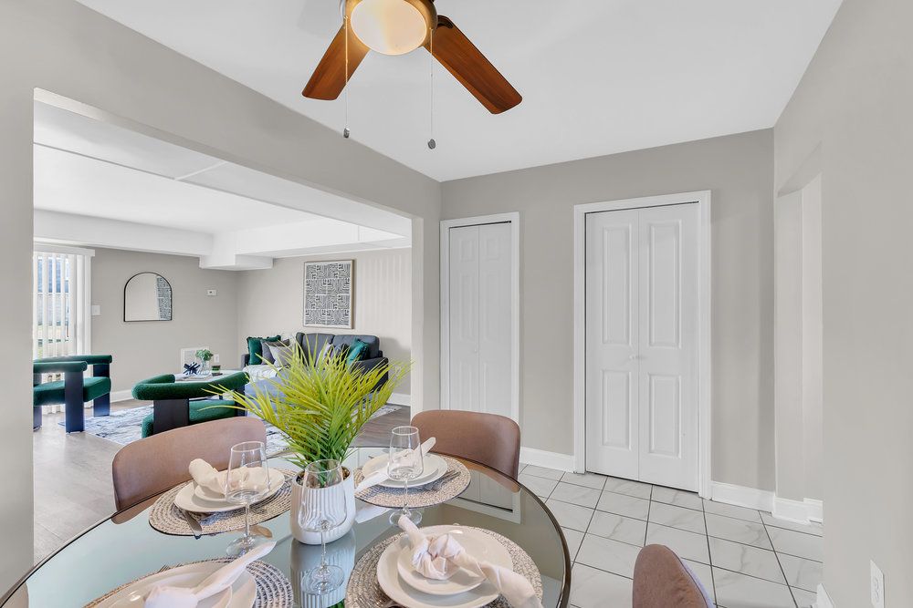 Chateau Apartments — photo 40