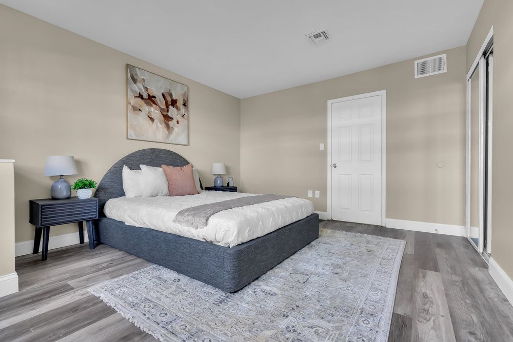 Chateau Apartments — photo 49